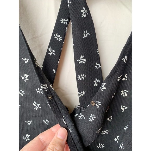 Faux Wrap Floral Criss-Cross Strap Romper - Picture 4 of 10